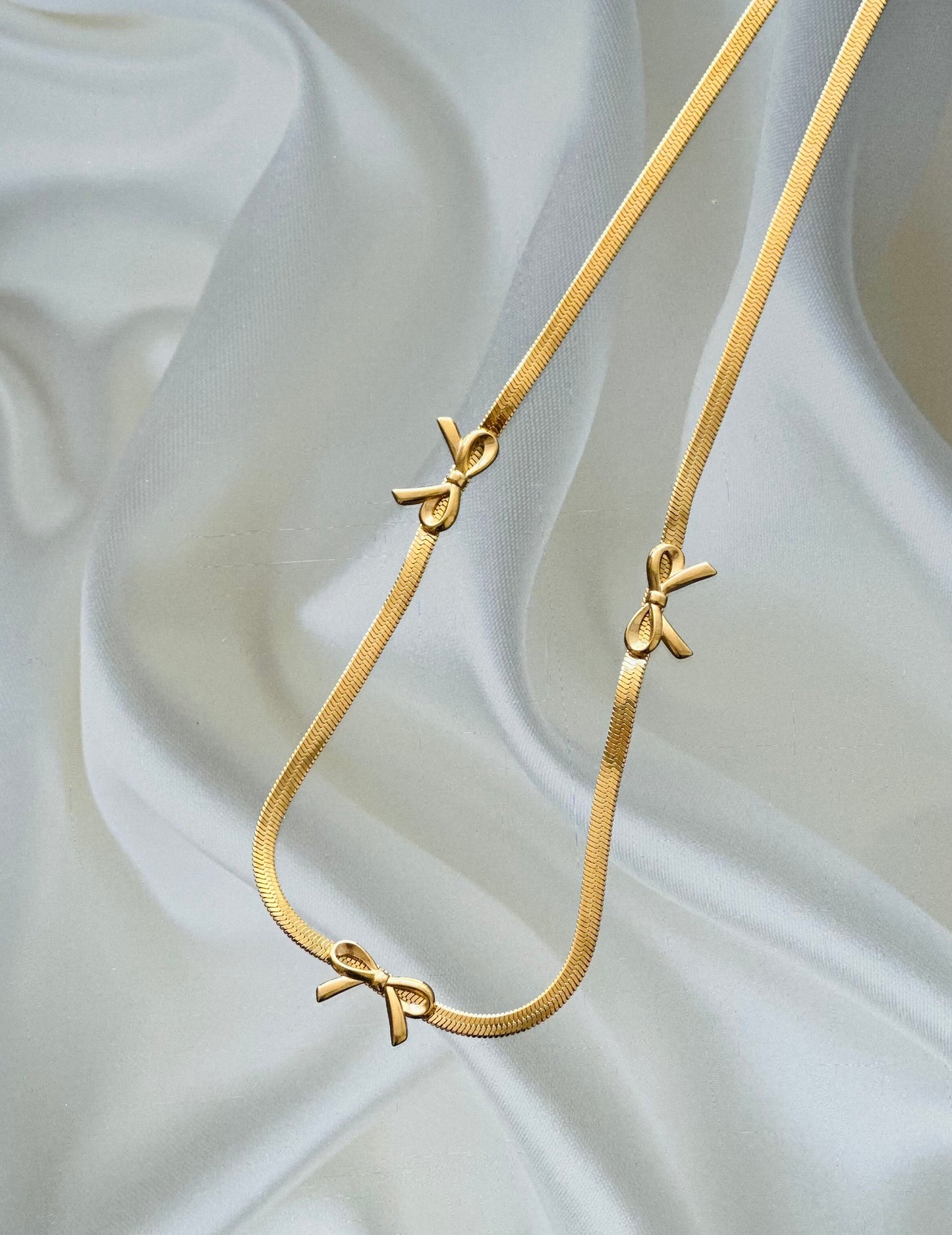 Bow Necklace