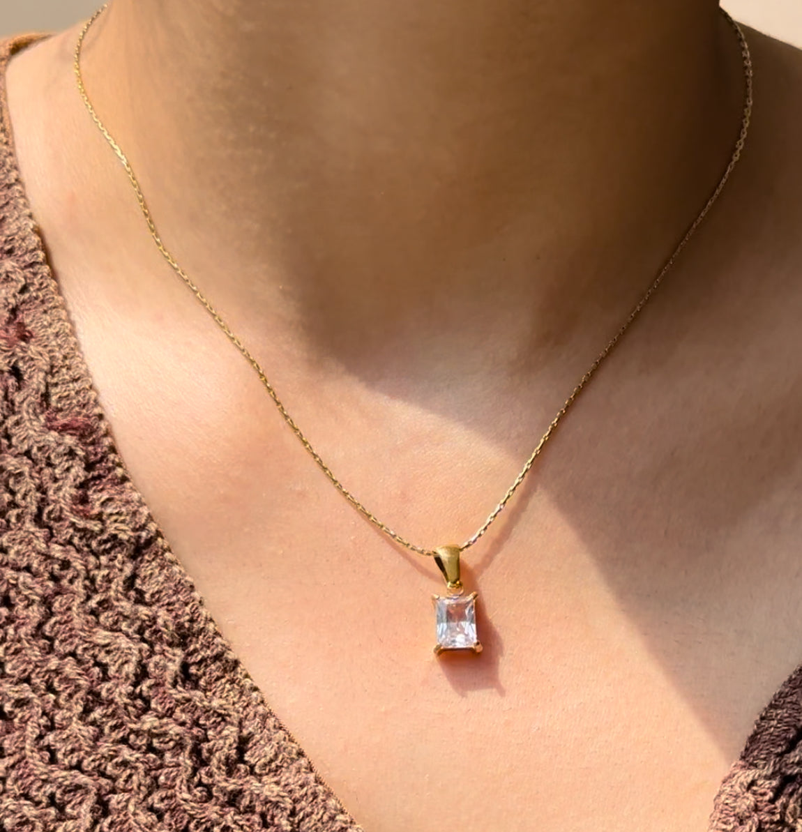 Solitaire necklace