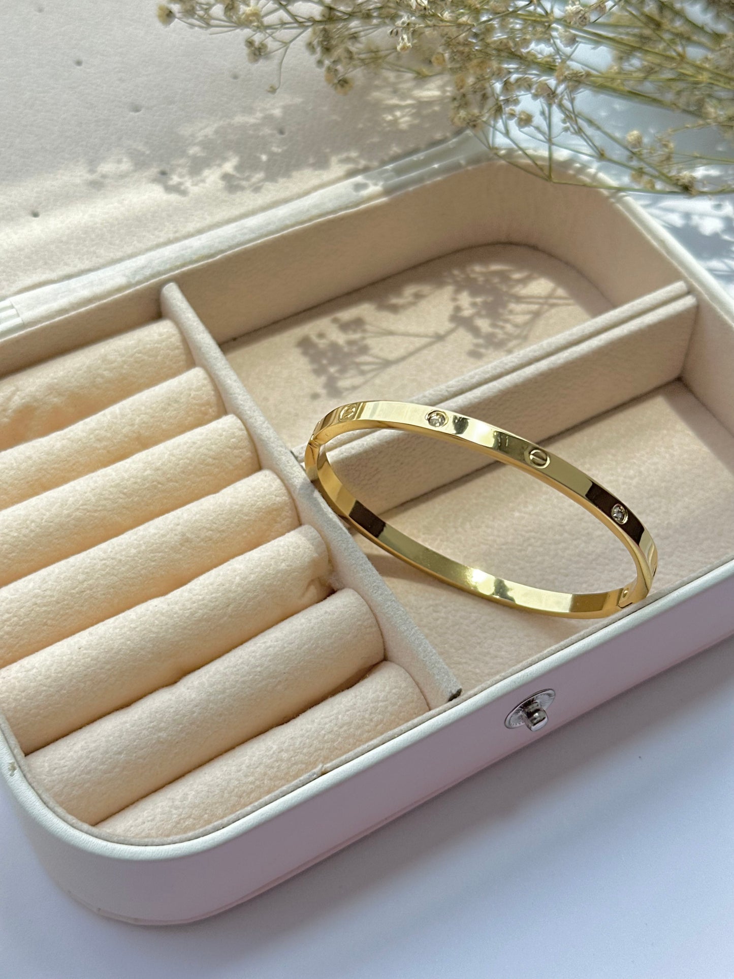 Thin Love bracelet