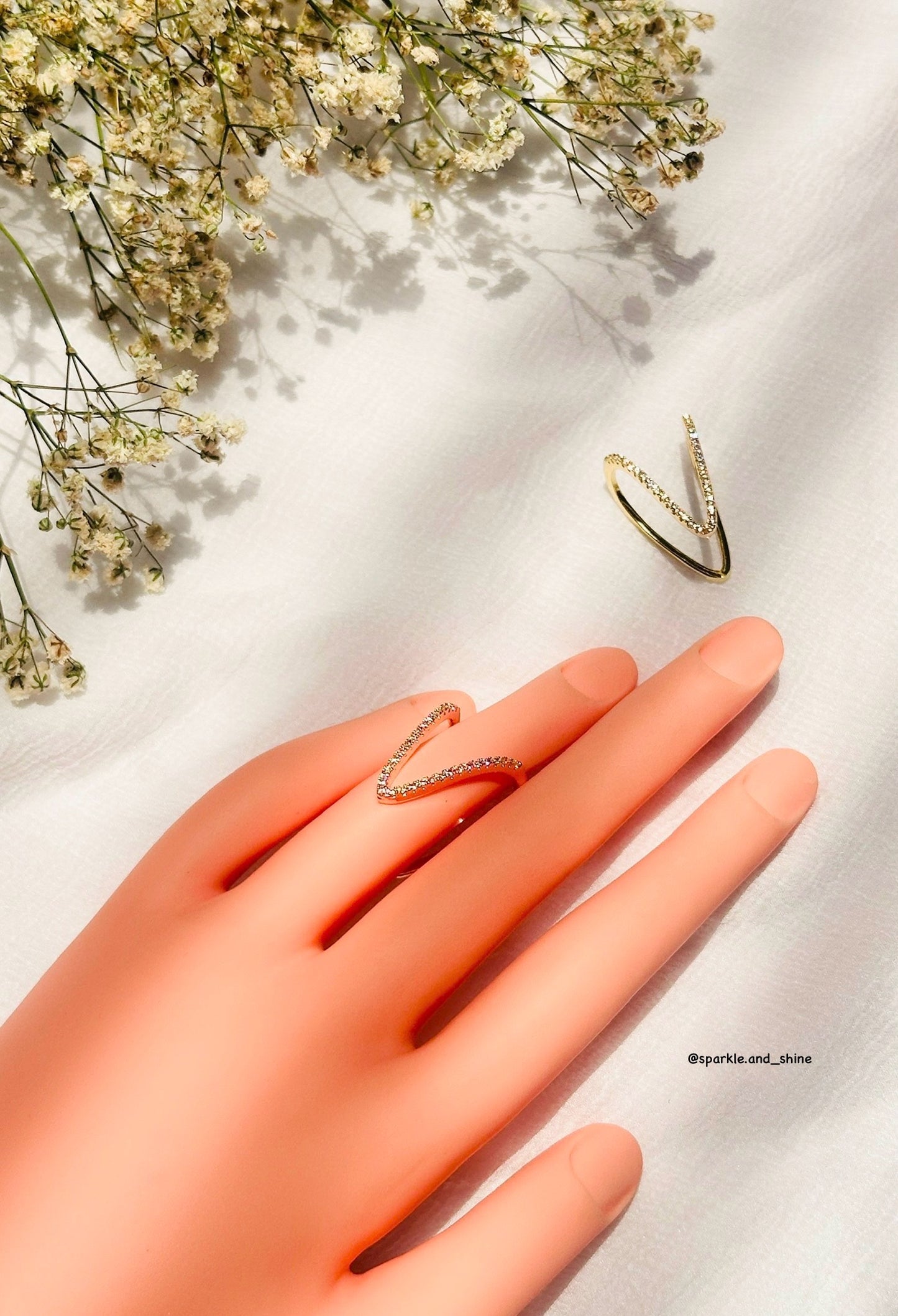 Studded V ring