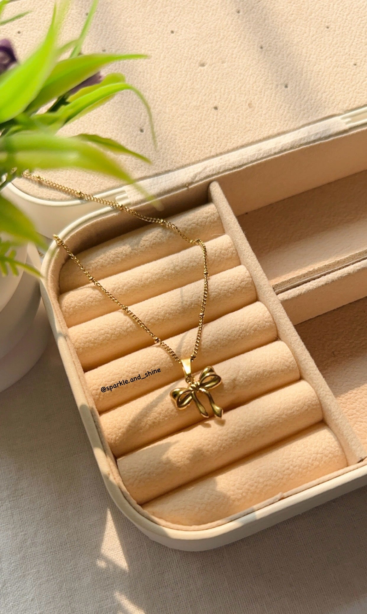Dainty Bow Necklace