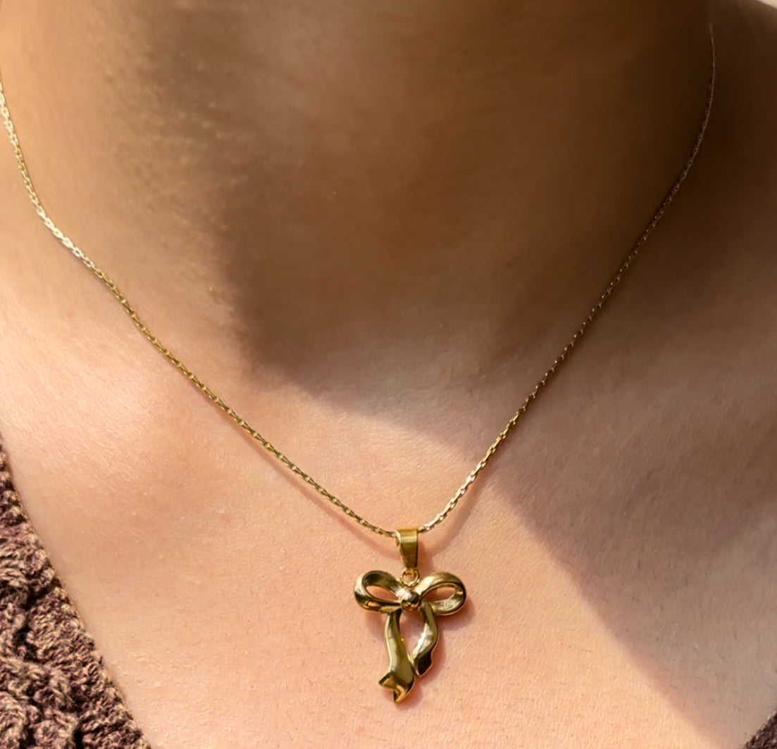 Bow necklace