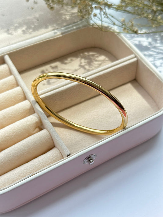 Plain Gold Bracelet
