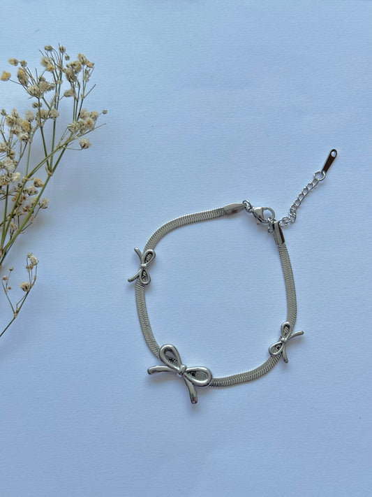 Silver Bow chain bracelet