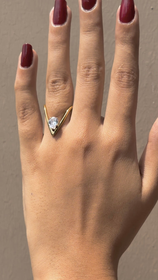 Diamond V ring